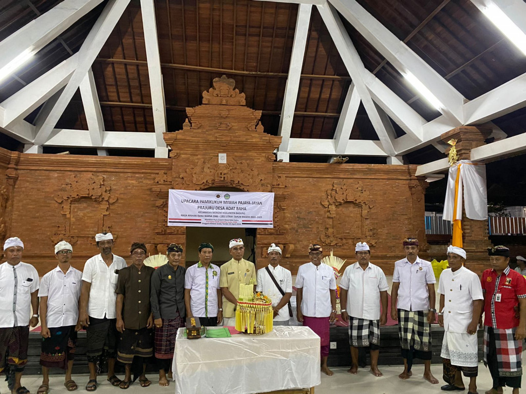 Hadiri Pamikukuh Prajuru Desa Adat Baha